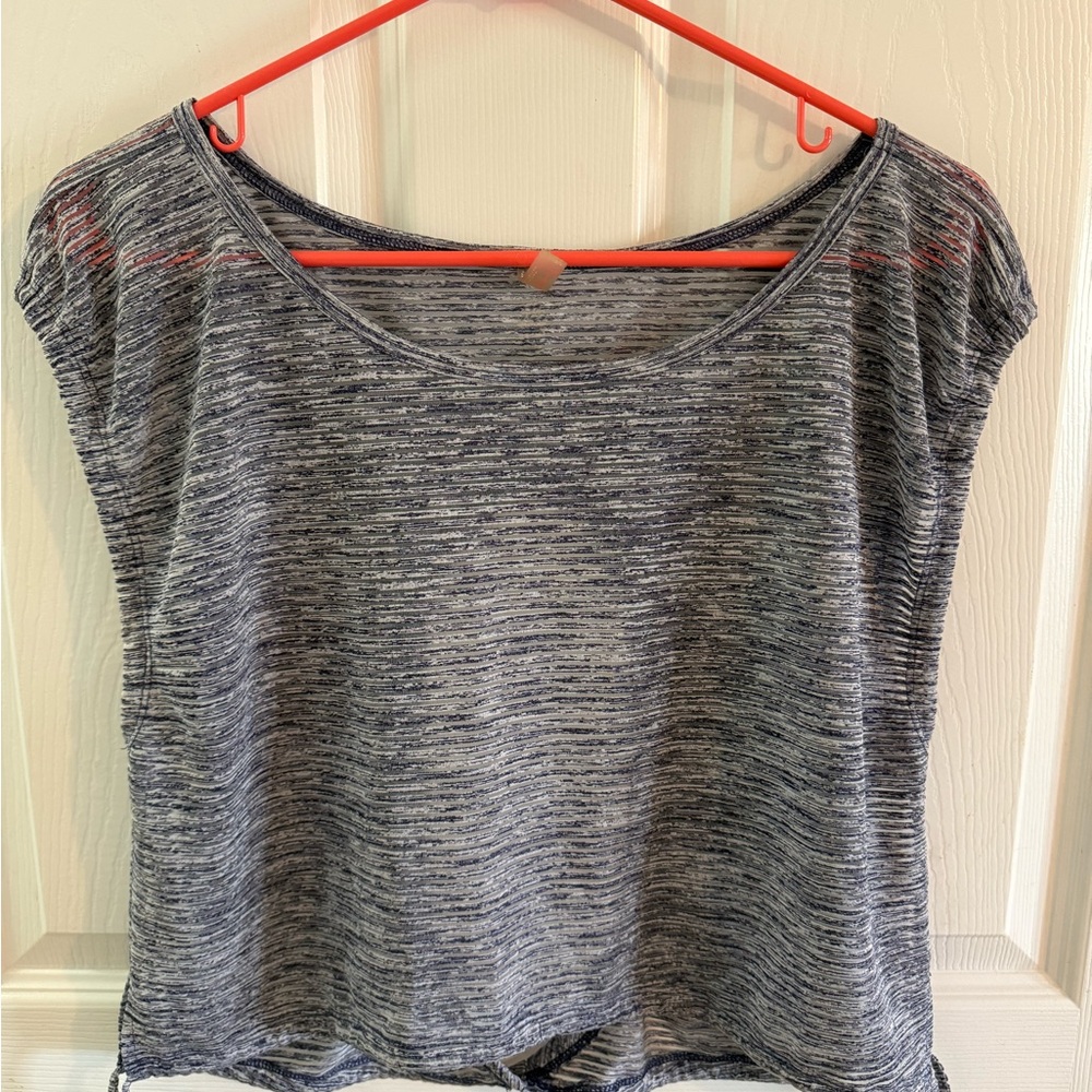 Free People Gray and White Cap Sleeve
Crop T-Shirt